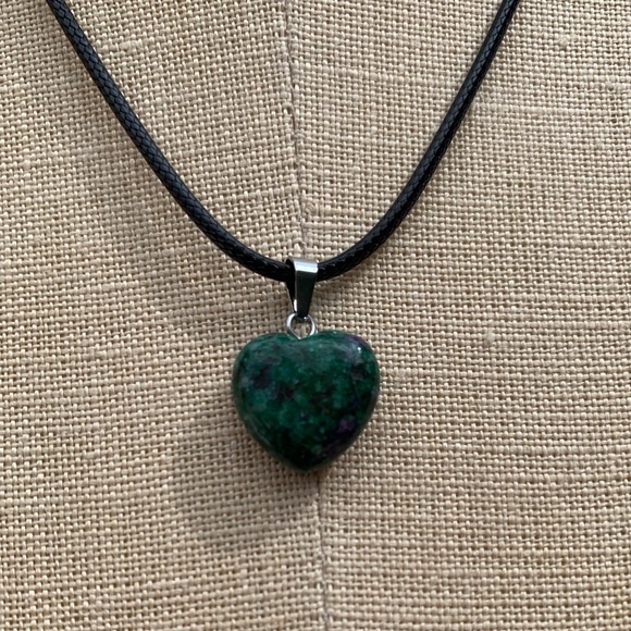Handmade Genuine Stone Heart Amulet Necklace - Picture 14 of 15